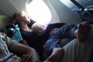 Путешествие на самолете с маленьким ребенком
