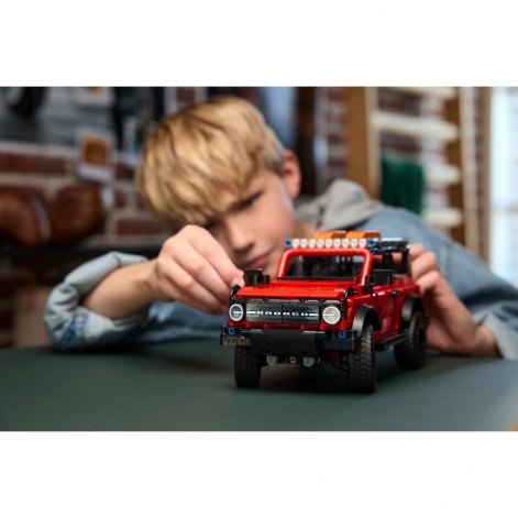 Конструктор LEGO Technic Позашляховик Ford Bronco - lebebe-boutique - 11