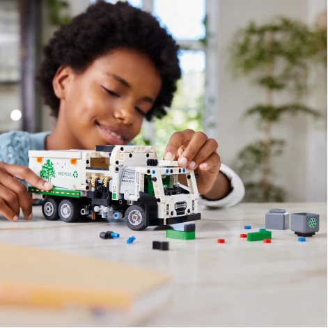 Конструктор LEGO Technic Сміттєвоз Mack® LR Electric - lebebe-boutique - 9