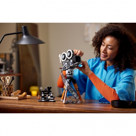 LEGO Конструктор Disney Камера вшанування Волта Діснея - lebebe-boutique - 5