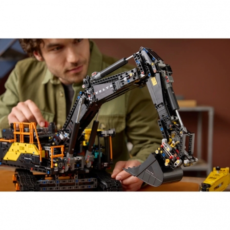 Конструктор LEGO Technic Екскаватор Volvo EC500 Hybrid - lebebe-boutique - 8