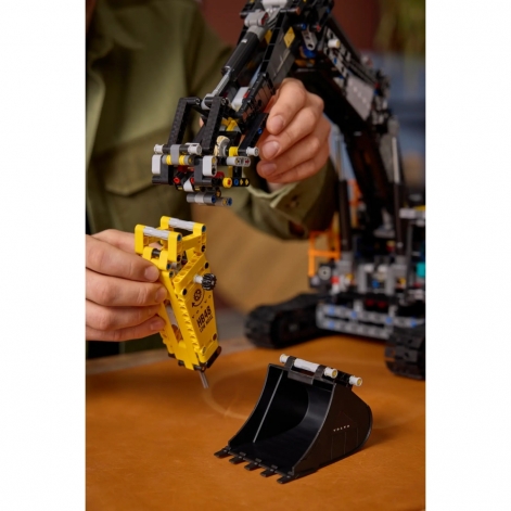 Конструктор LEGO Technic Екскаватор Volvo EC500 Hybrid - lebebe-boutique - 9