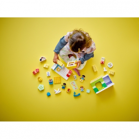 LEGO Конструктор DUPLO Town Життя в дитячому садку - lebebe-boutique - 2